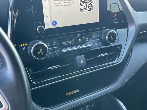 Used 2023 Toyota Highlander XLE image 18