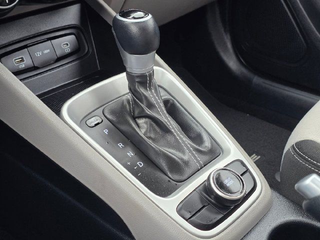 Certified 2025 Hyundai Venue SEL FWD image 37