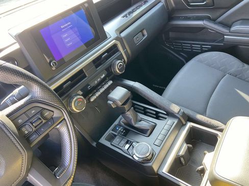 Used 2025 Toyota Tacoma SR5 AWD/4WD image 25