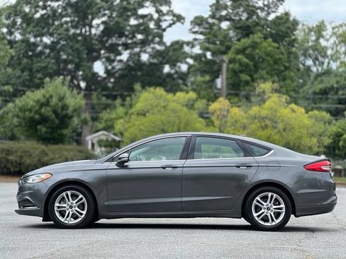 Used 2018 Ford Fusion SE FWD image 8