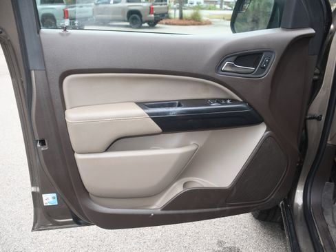 Used 2017 GMC Canyon SLE image 9