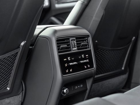 Certified 2026 Porsche Cayenne AWD/4WD image 35