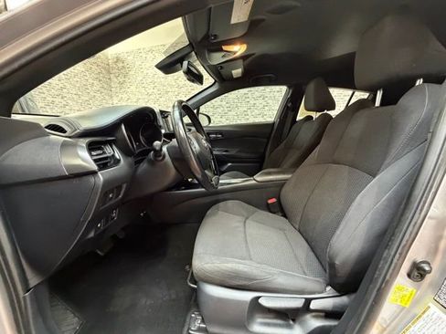 Used 2018 Toyota C-HR XLE FWD image 18