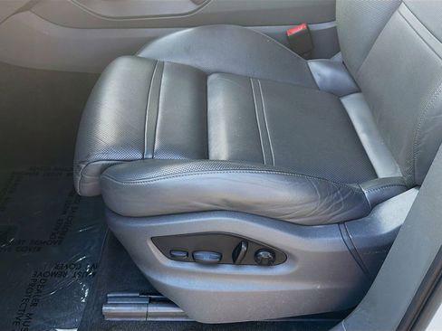 Used 2023 Porsche Cayenne Platinum Edition image 18