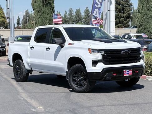 Used 2024 Chevrolet Silverado 1500 LT Trail Boss w/ Convenience Package II AWD/4WD image 2