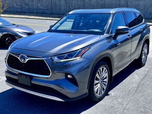 Used 2020 Toyota Highlander Limited Platinum image 9