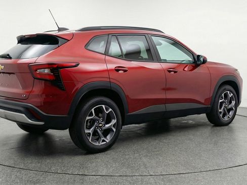 Used 2025 Chevrolet Trax LT FWD image 9