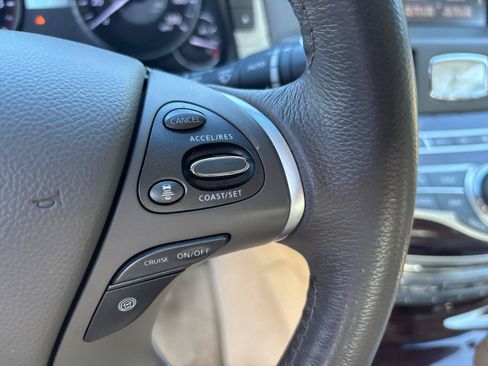 Used 2019 INFINITI Q70 Luxe w/ Proactive Package AWD/4WD image 17