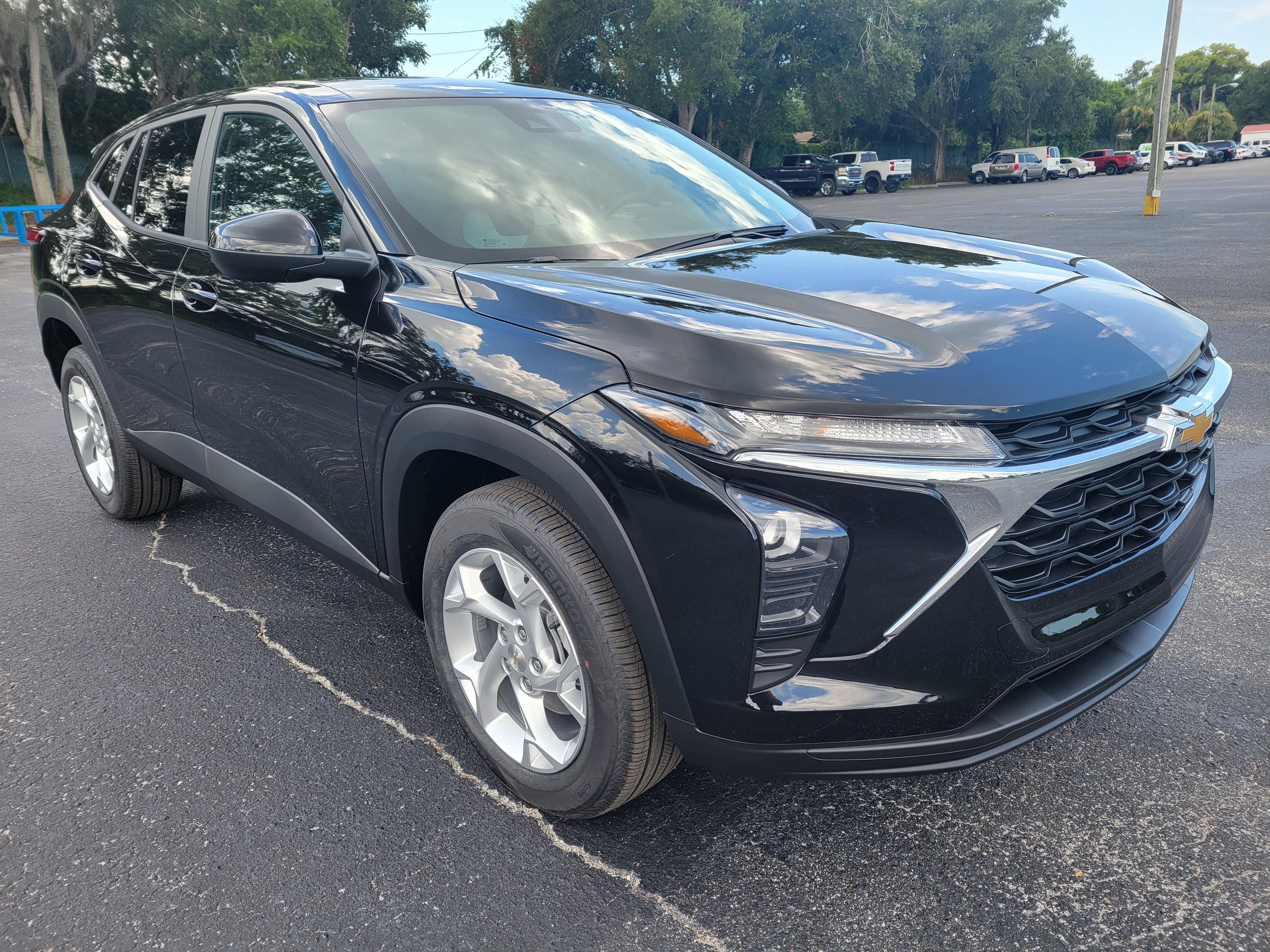 New 2026 Chevrolet Trax LS w/ LS Convenience Package FWD image 3