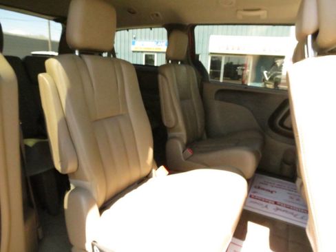 Used 2015 Chrysler Town & Country Touring-L w/ Driver Convenience Group image 22