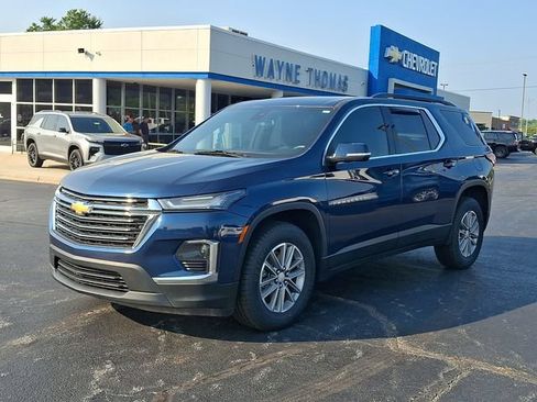 Used 2023 Chevrolet Traverse LT FWD image 3