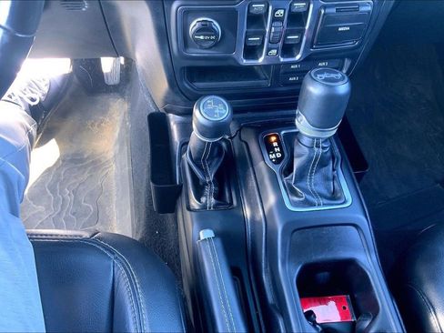 Used 2019 Jeep Wrangler Unlimited Sahara image 18