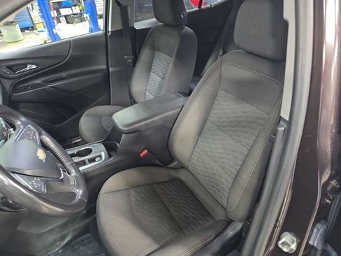 Used 2020 Chevrolet Equinox LT w/ Driver Convenience Package image 16