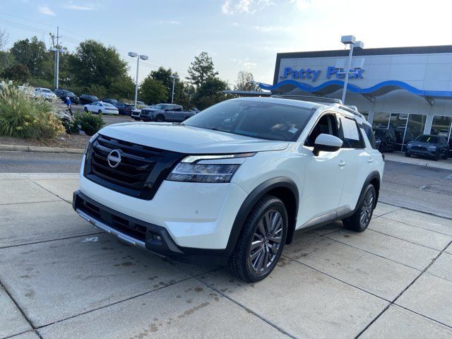 Used 2024 Nissan Pathfinder SL w/ SL Premium Package FWD image 4
