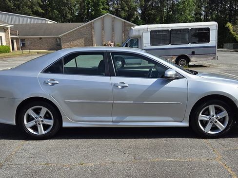 Used 2012 Toyota Camry SE image 13