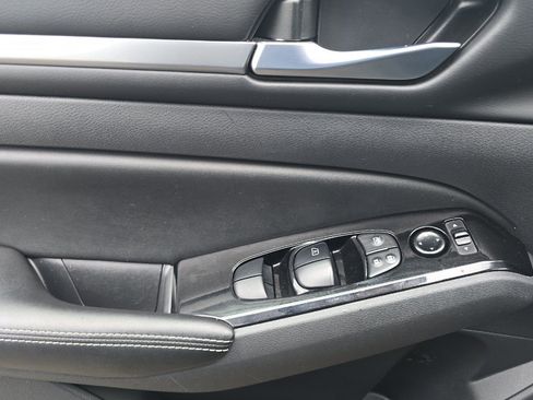 Used 2023 Nissan Altima 2.5 SV image 8