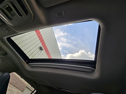 Certified 2024 Toyota Highlander XLE FWD image 31