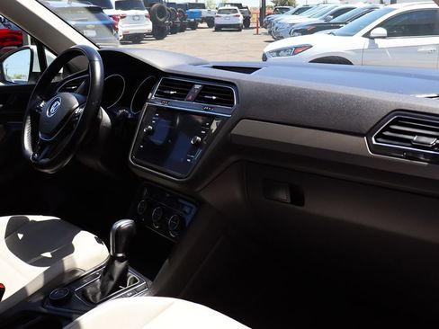 Used 2019 Volkswagen Tiguan SE w/ Panoramic Sunroof Package AWD/4WD image 35