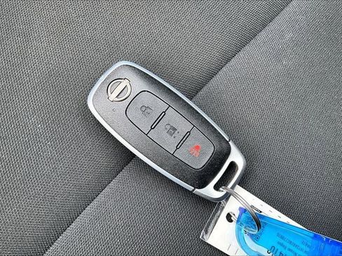 Used 2025 Nissan Rogue S AWD/4WD image 11