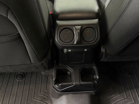 Used 2019 Jeep Wrangler Unlimited Sport S AWD/4WD image 29
