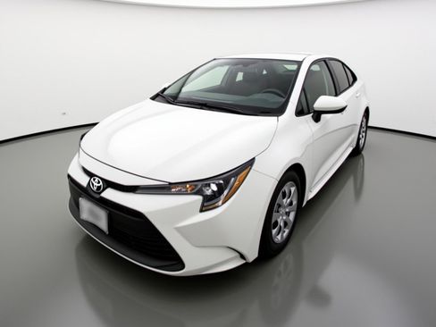 Used 2025 Toyota Corolla LE FWD image 3