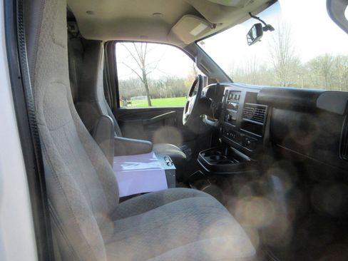 Used 2018 Chevrolet Express 3500 Extended w/ Driver Convenience Package image 37