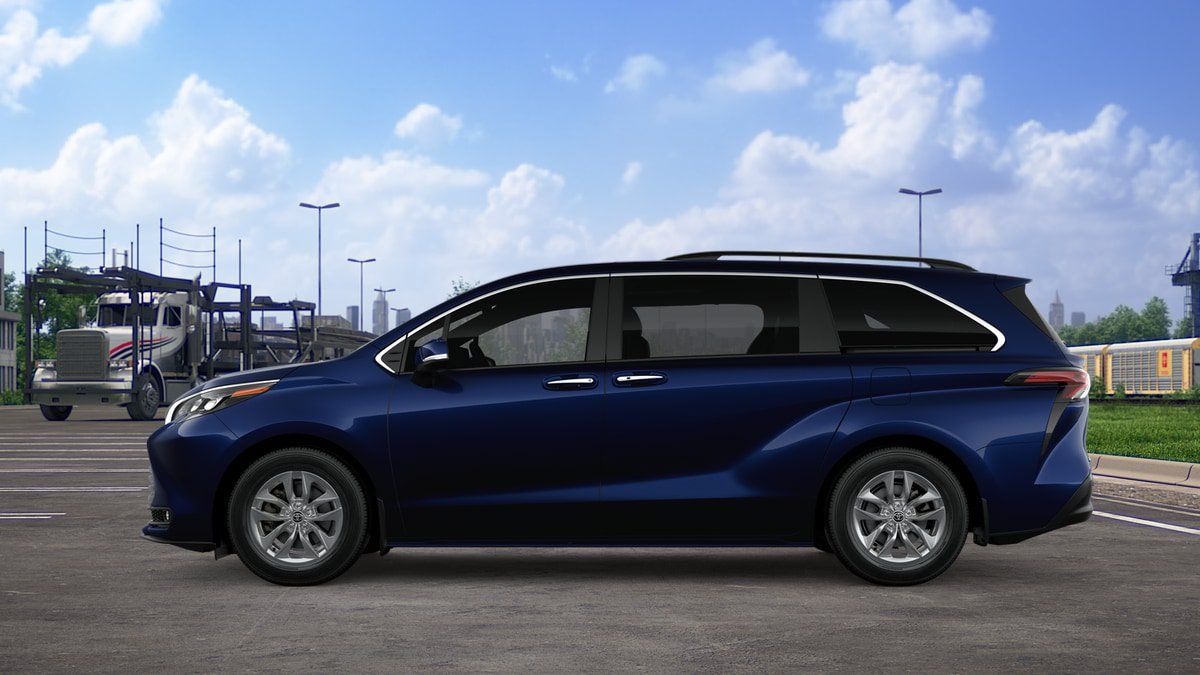 New 2026 Toyota Sienna XLE AWD/4WD image 4