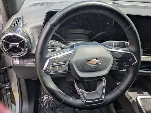 Used 2025 Chevrolet Equinox LT FWD image 18