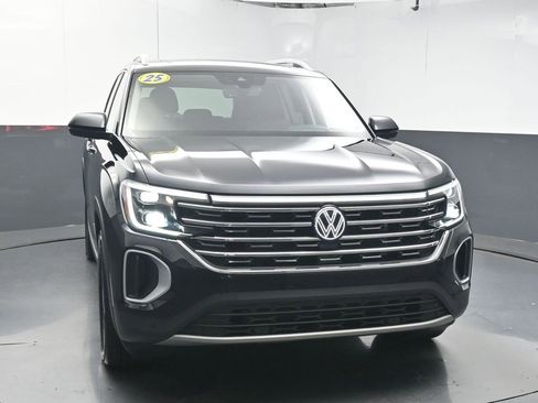 Used 2025 Volkswagen Atlas SEL image 2