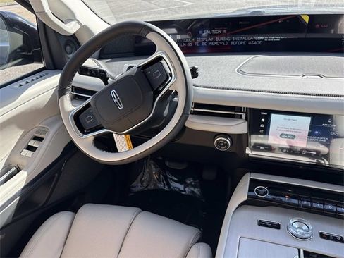 New 2025 Lincoln Navigator Reserve image 14