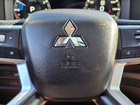 Used 2022 Mitsubishi Outlander SE image 26