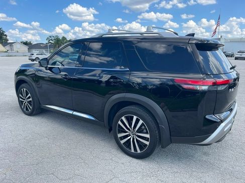 Used 2025 Nissan Pathfinder Platinum FWD image 6