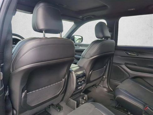 New 2025 Jeep Grand Cherokee L Altitude image 14