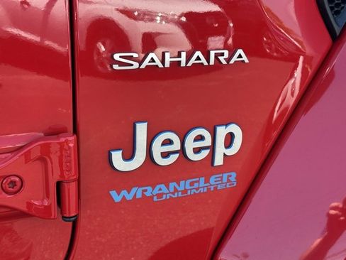 Used 2021 Jeep Wrangler Unlimited Sahara w/ Cold Weather Group image 18