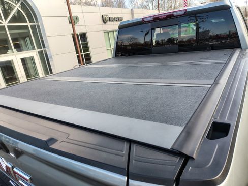 Used 2024 GMC Sierra 1500 AT4 w/ Technology Package image 16