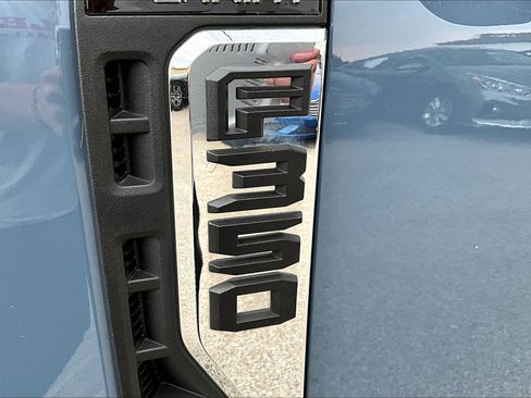 Used 2023 Ford F350 Lariat w/ Lariat Ultimate Package image 32