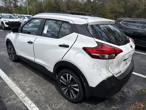 Used 2020 Nissan Kicks SV image 5