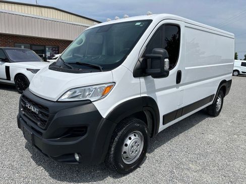 Used 2023 RAM ProMaster 2500 w/ Driver Convenience Group FWD image 3