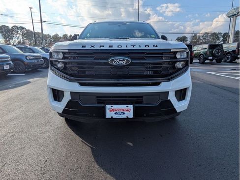 New 2025 Ford Expedition Max Platinum image 3