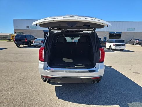Used 2024 GMC Yukon XL Denali w/ Denali Reserve Package AWD/4WD image 6