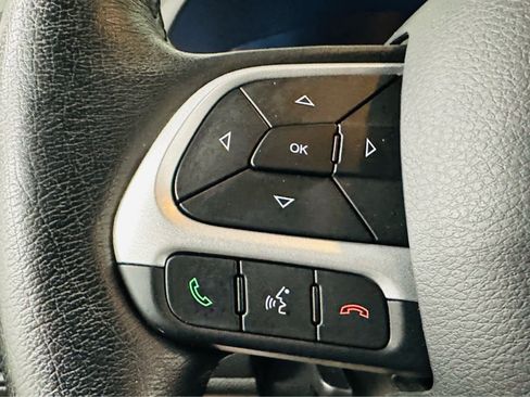 Used 2023 Jeep Renegade Limited image 15