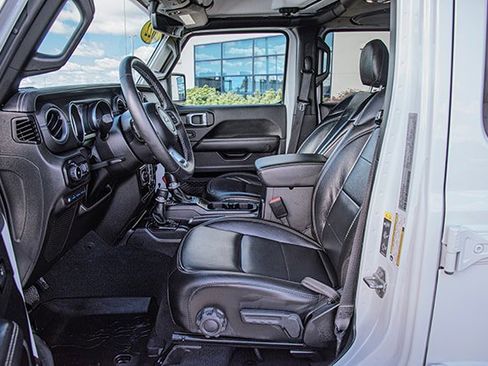 Used 2022 Jeep Wrangler Unlimited Sahara w/ Cold Weather Group image 16