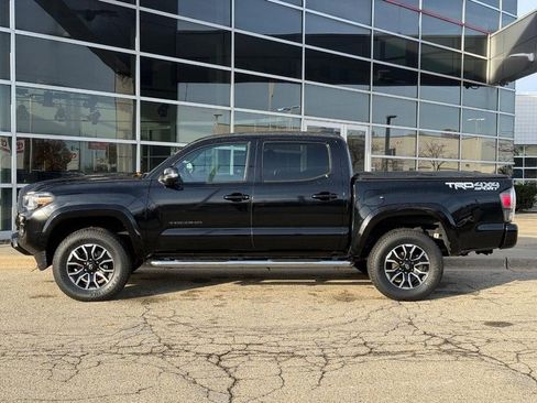 Used 2022 Toyota Tacoma TRD Sport w/ TRD Premium Sport Package image 7