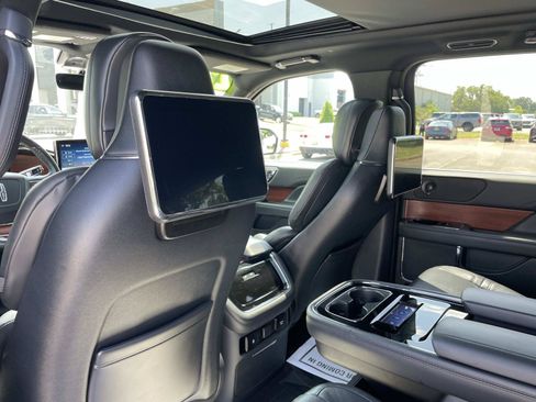 Used 2022 Lincoln Navigator L Reserve w/ Monochromatic Package RWD image 17