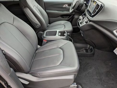 New 2026 Chrysler Pacifica Select w/ S Appearance Package image 30