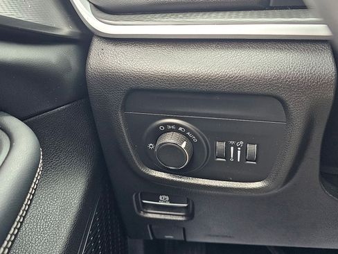 Used 2023 Jeep Grand Cherokee L Laredo image 31