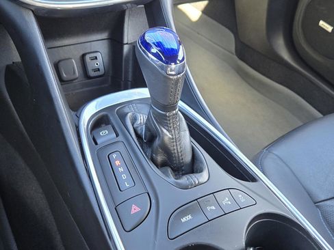 Used 2017 Chevrolet Volt Premier w/ Driver Confidence Package image 23