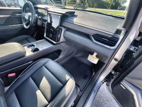 New 2026 GMC Acadia Denali w/ Super Cruise Package image 37