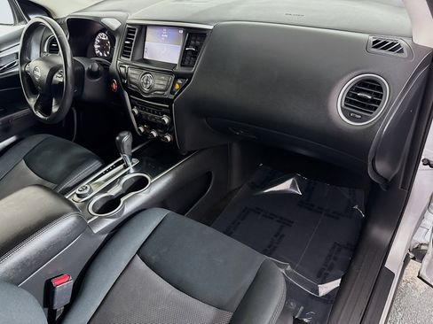 Used 2019 Nissan Pathfinder SV image 30