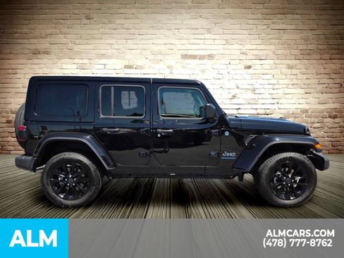 Used 2025 Jeep Wrangler Unlimited Sahara w/ Safety Group AWD/4WD image 15